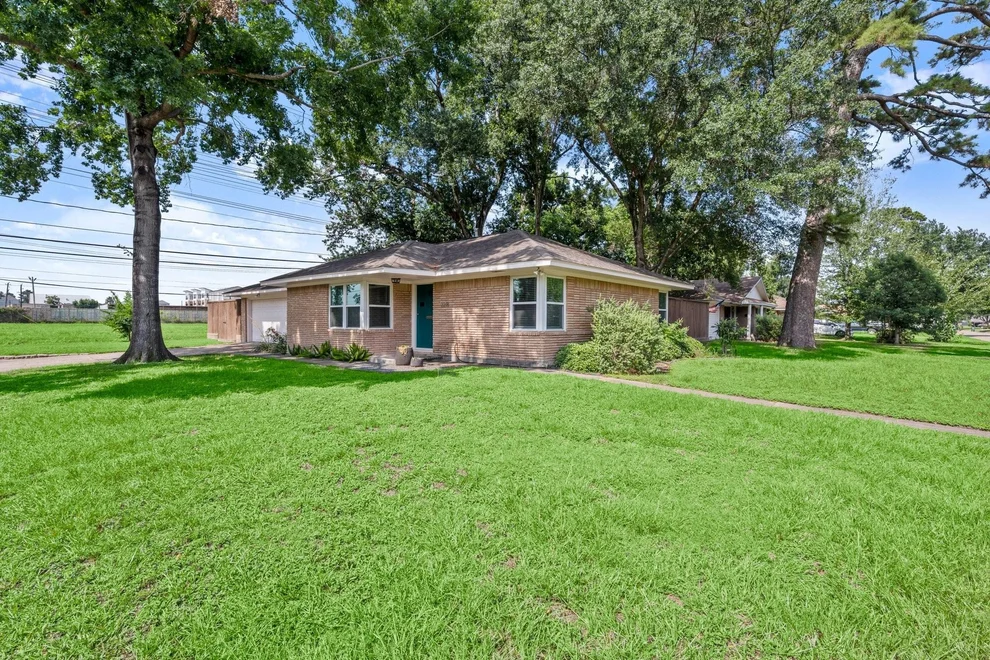 Unit for sale at 2218 Stonecrest, Houston, TX 77018