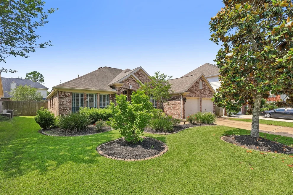 Unit for sale at 4106 N Nolan Place, Pearland, TX 77584