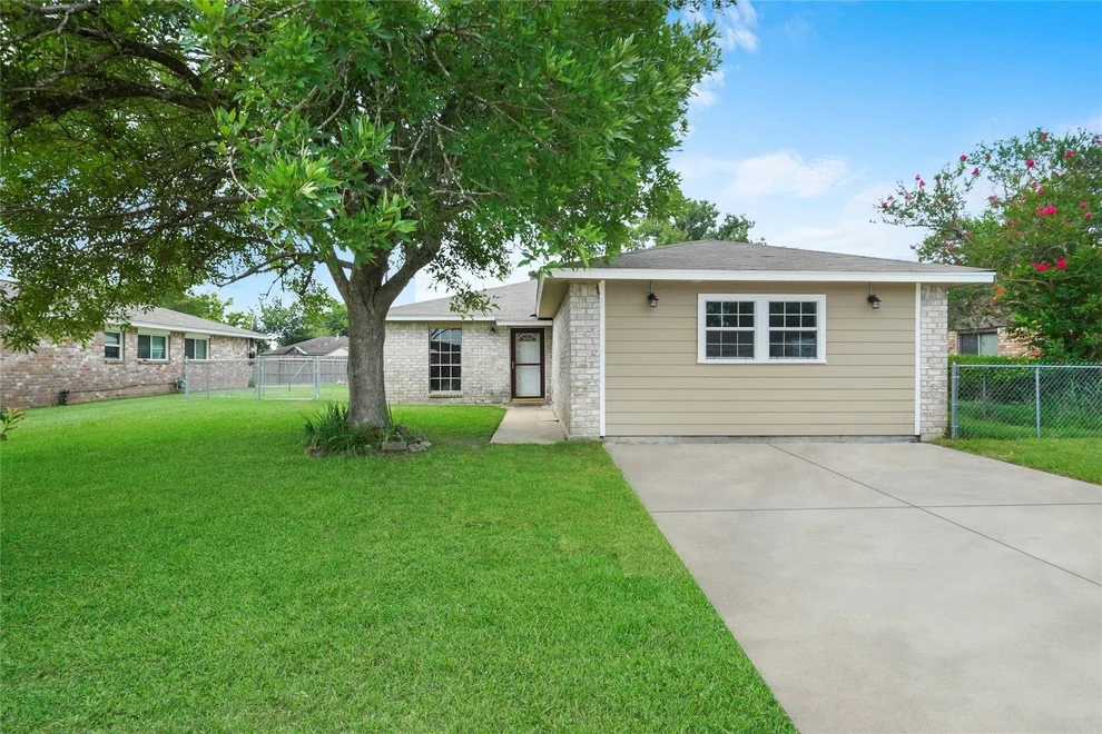 Unit for sale at 205 Bert Street, Angleton, TX 77515