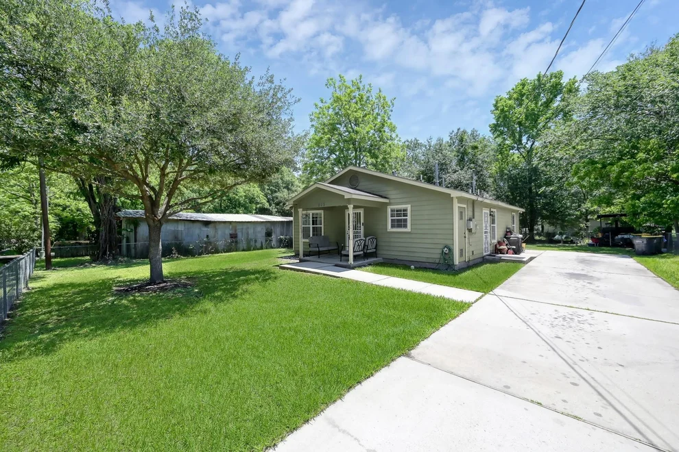 Unit for sale at 805 Webb Street, Conroe, TX 77301