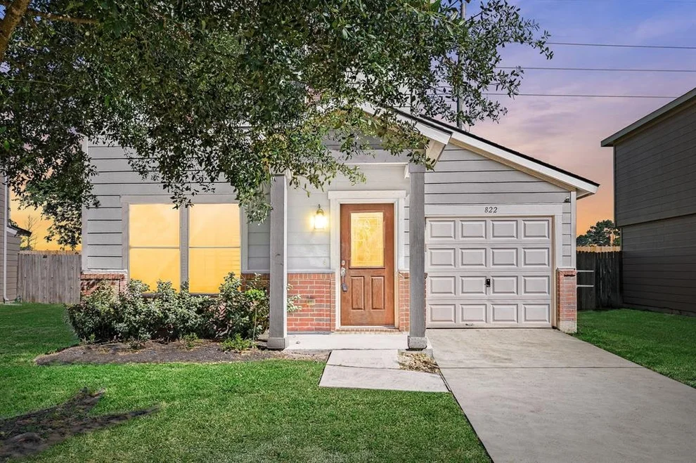 Unit for sale at 822 Ellerton Lane, Houston, TX 77090