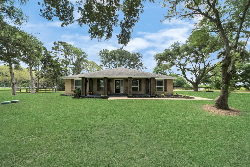 Unit for sale at 18011 Jungman Road, Damon, TX 77430