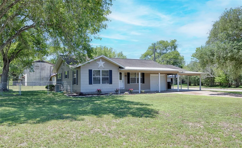 Unit for sale at 207 River Street, Hallettsville, TX 77964
