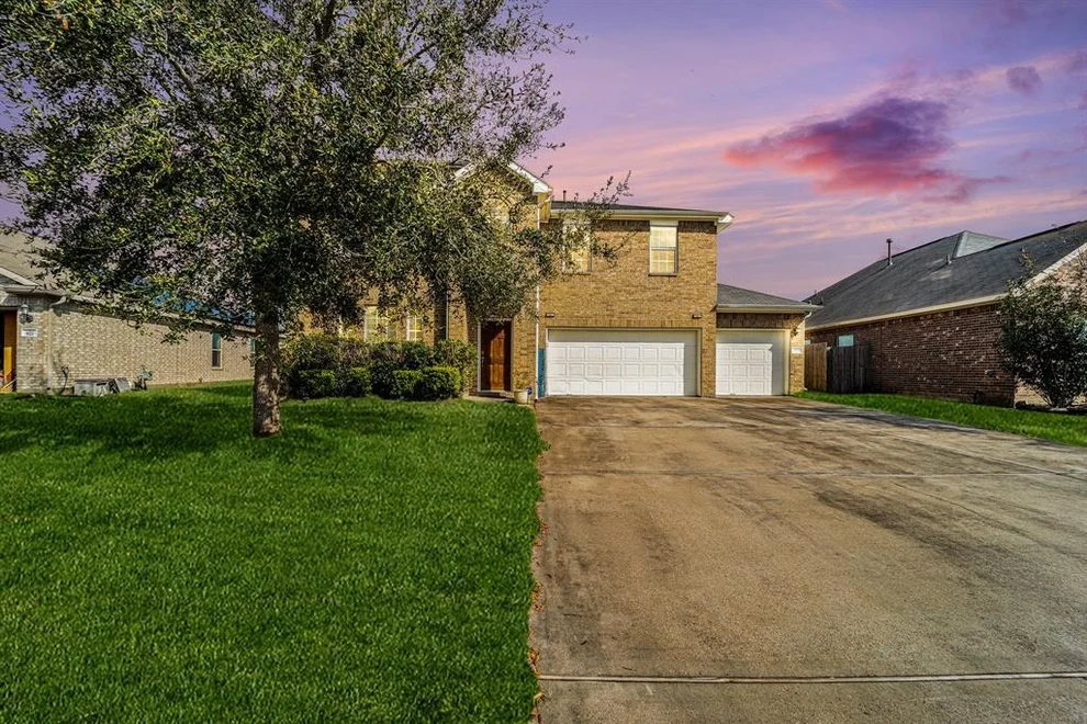 Unit for sale at 825 Grassy Knoll Trail, La Marque, TX 77568