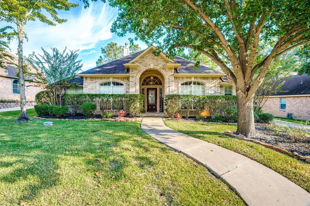 Unit for sale at 35 W Pines Drive, Montgomery, TX 77356