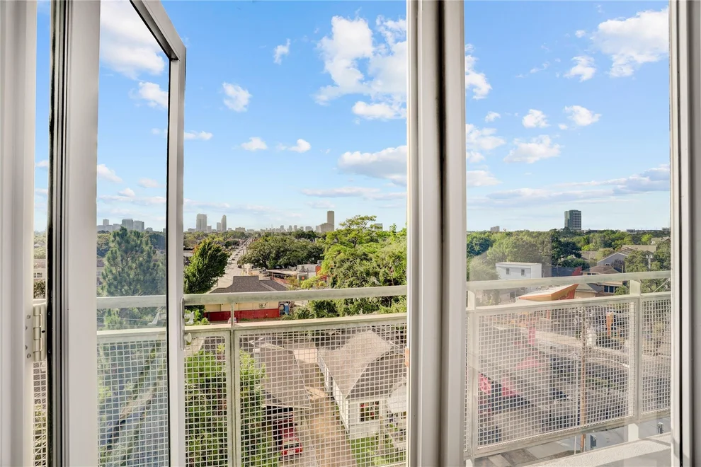 Unit for sale at 3311 Yupon Street, Houston, TX 77006