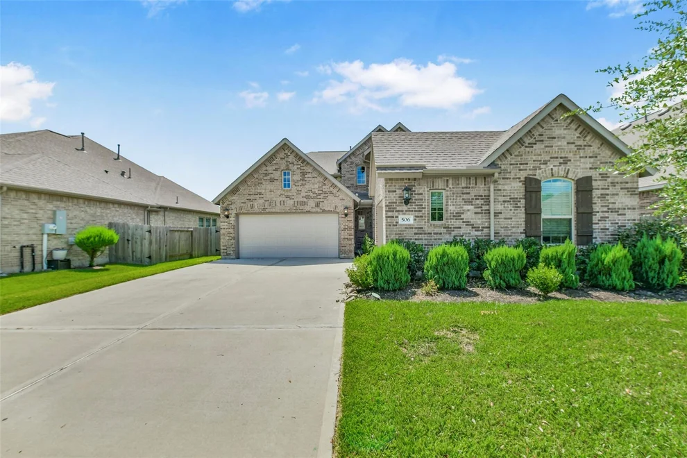 Unit for sale at 506 Campbell Drive, League City, TX 77573