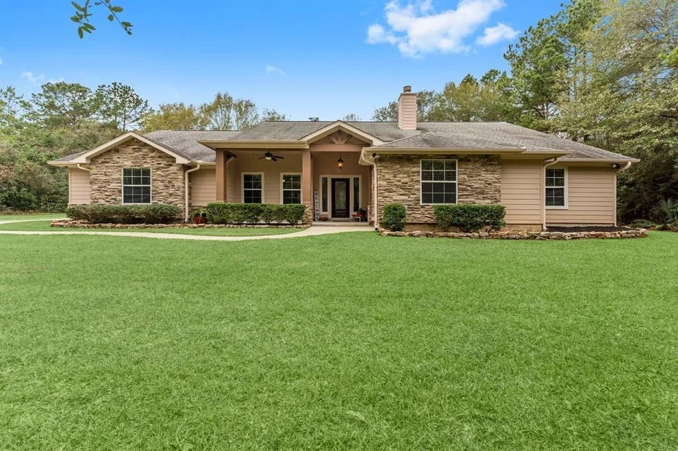 Unit for sale at 8512 Grand Lake Estates Drive, Montgomery, TX 77316