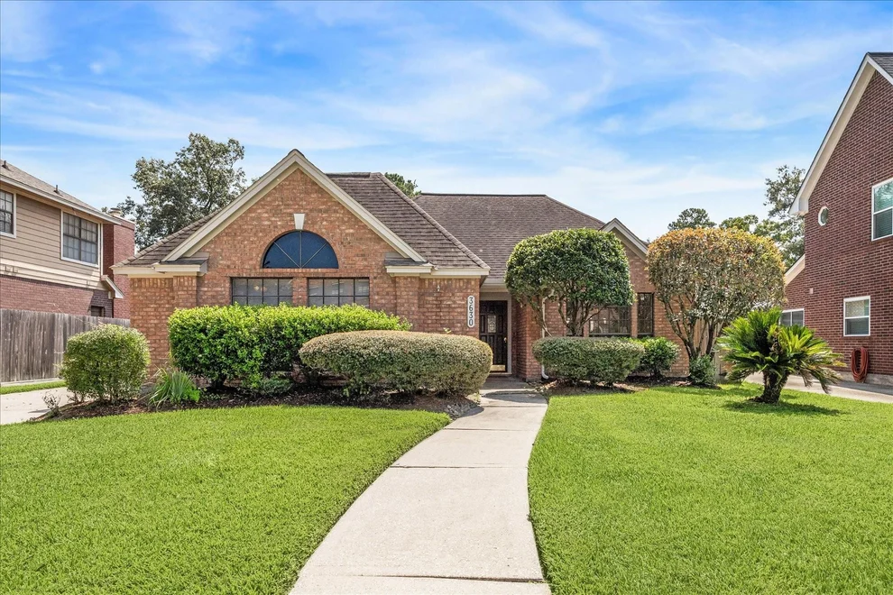 Unit for sale at 3630 Red Oak Branch Lane, Kingwood, TX 77345