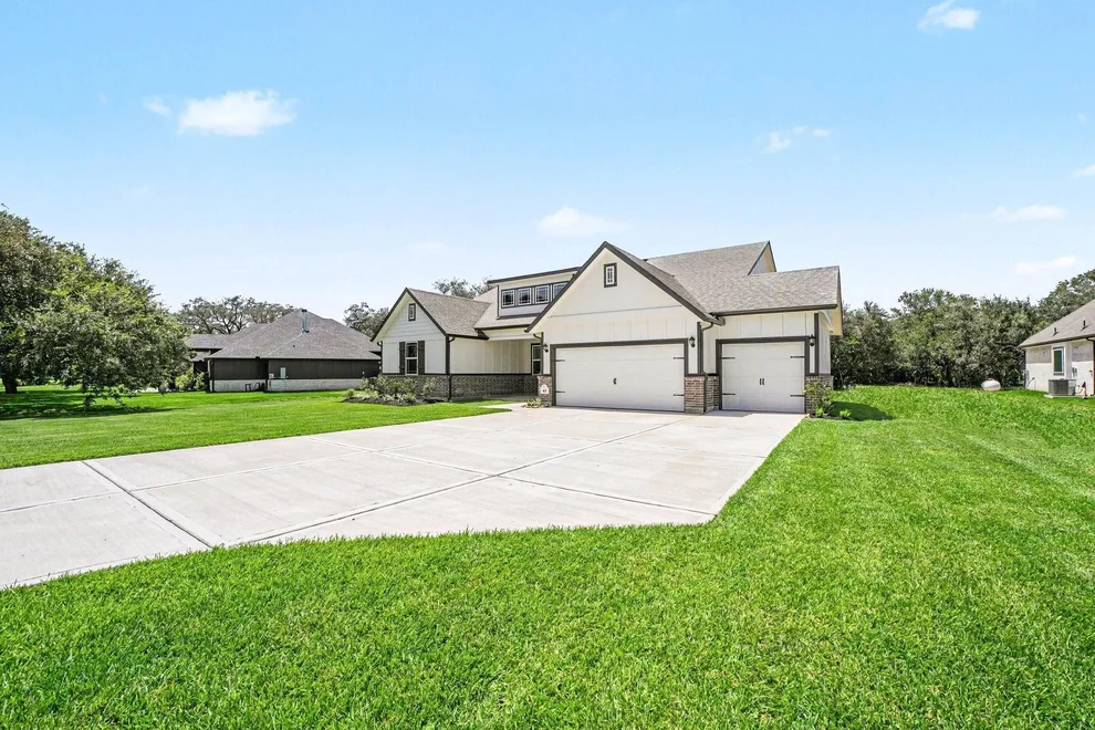 Unit for sale at 43 Cattle Drive, Bay City, TX 77414