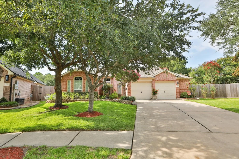 Unit for sale at 831 Crystal Bay Lane, League City, TX 77573