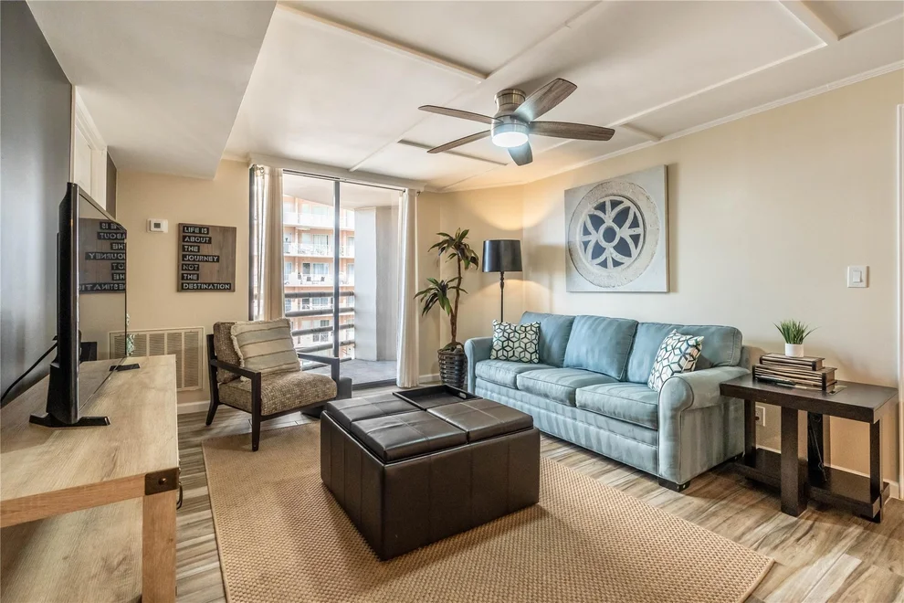 Unit for sale at 3525 Sage Road, Houston, TX 77056