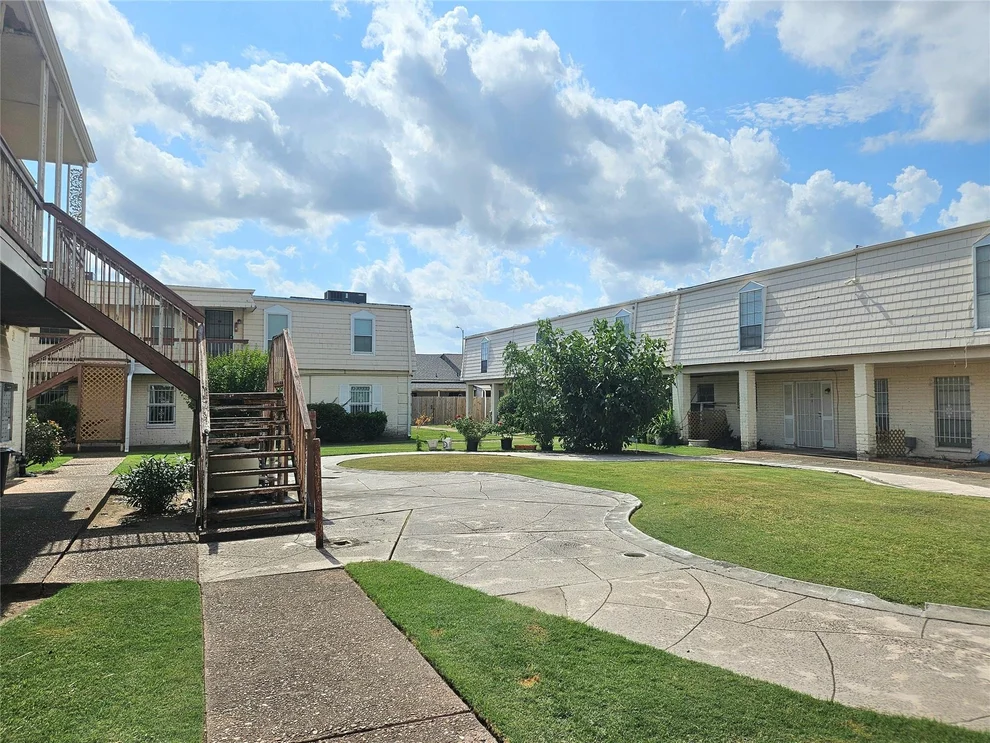 Unit for sale at 6201 Ranchester Drive, Houston, TX 77036