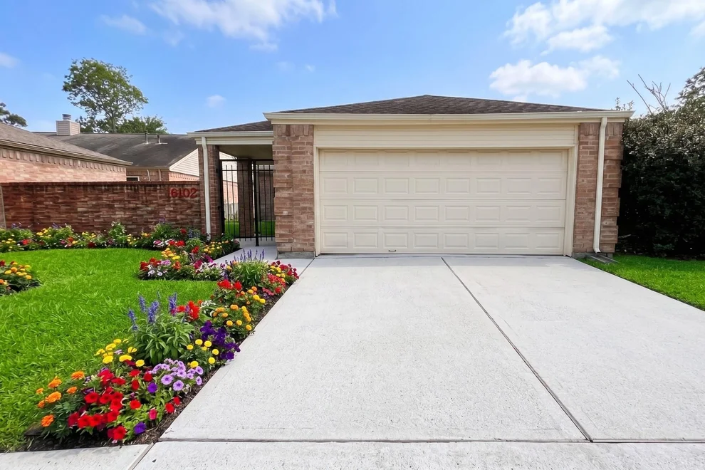 Unit for sale at 18527 Trail Bend Lane, Houston, TX 77084