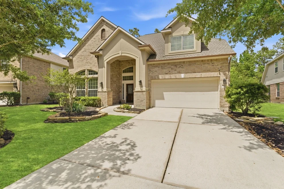 Unit for sale at 94 Buck Trail Place, Spring, TX 77389