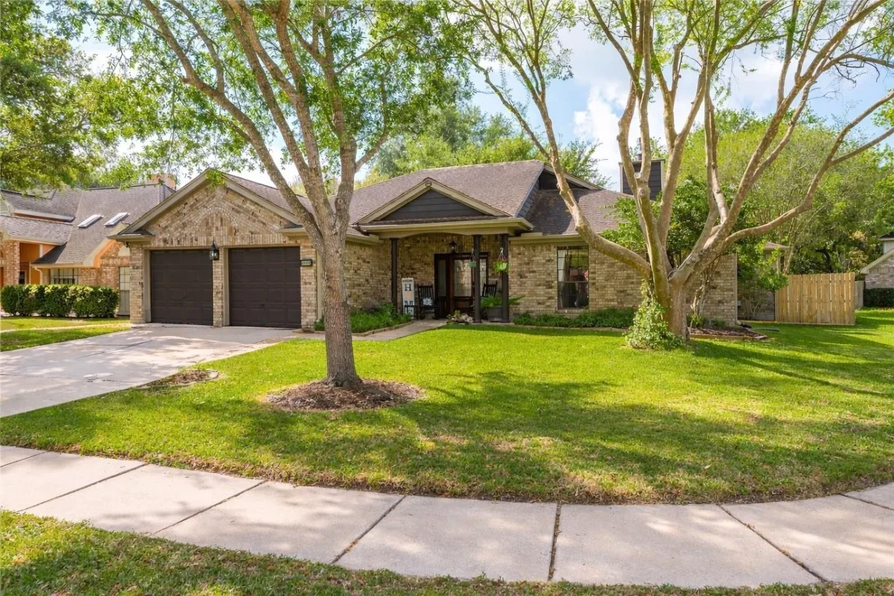 Unit for sale at 3510 Landsdowne Court, Pearland, TX 77584