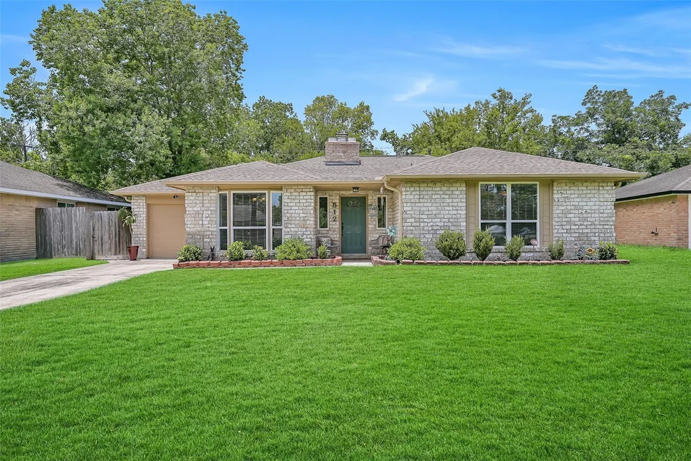 Unit for sale at 512 Castlelake Drive, Friendswood, TX 77546