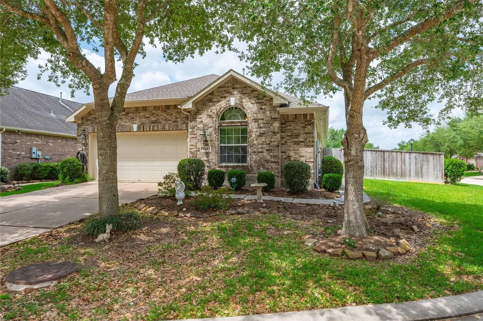 Unit for sale at 1201 N Riviera Circle, Pearland, TX 77581