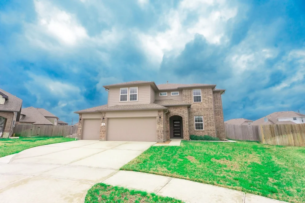Unit for sale at 303 Vineyard Court, Alvin, TX 77511