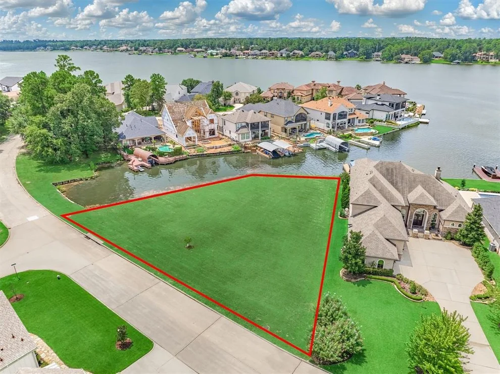 Unit for sale at 200 Marseille, Montgomery, TX 77356