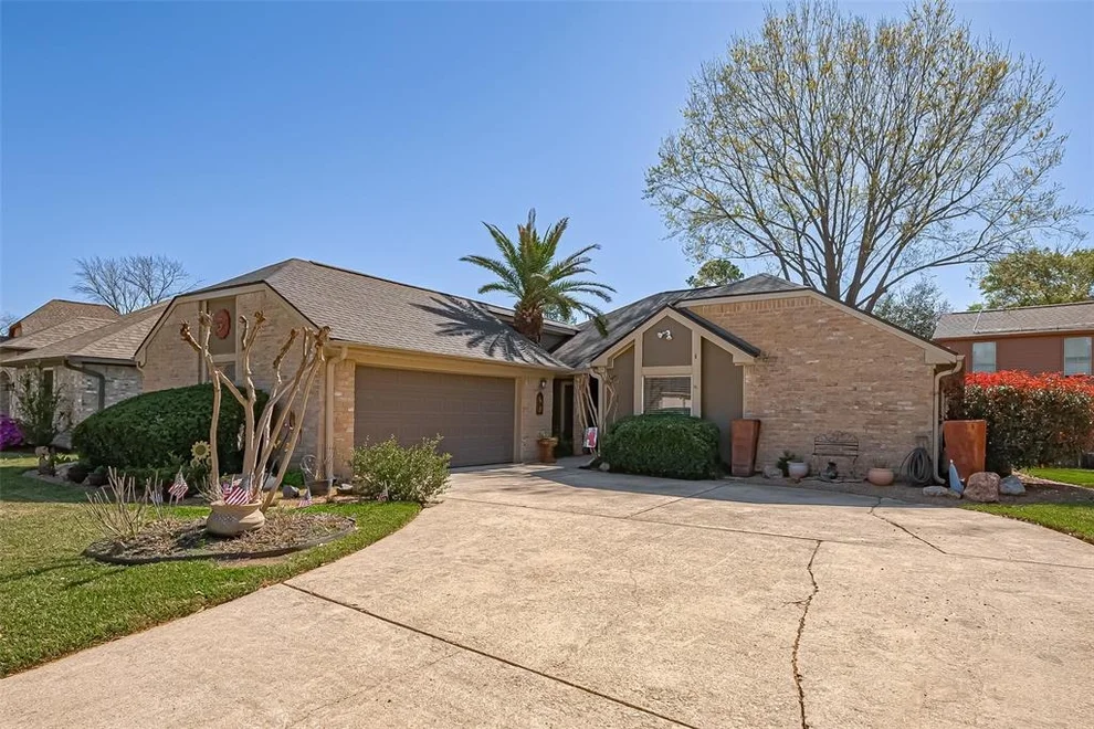 Unit for sale at 6723 Seegers Trail Drive, Houston, TX 77066