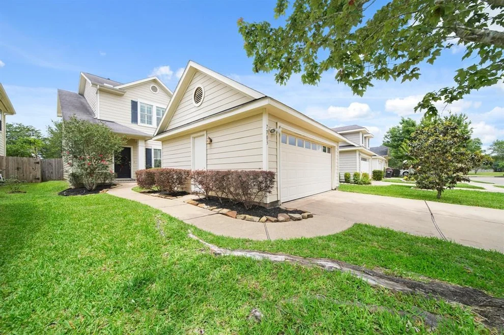 Unit for sale at 7703 Fallen Leaf, Missouri City, TX 77459