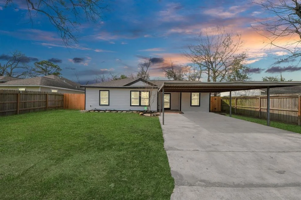 Unit for sale at 6818 Kassarine Pass, Houston, TX 77033