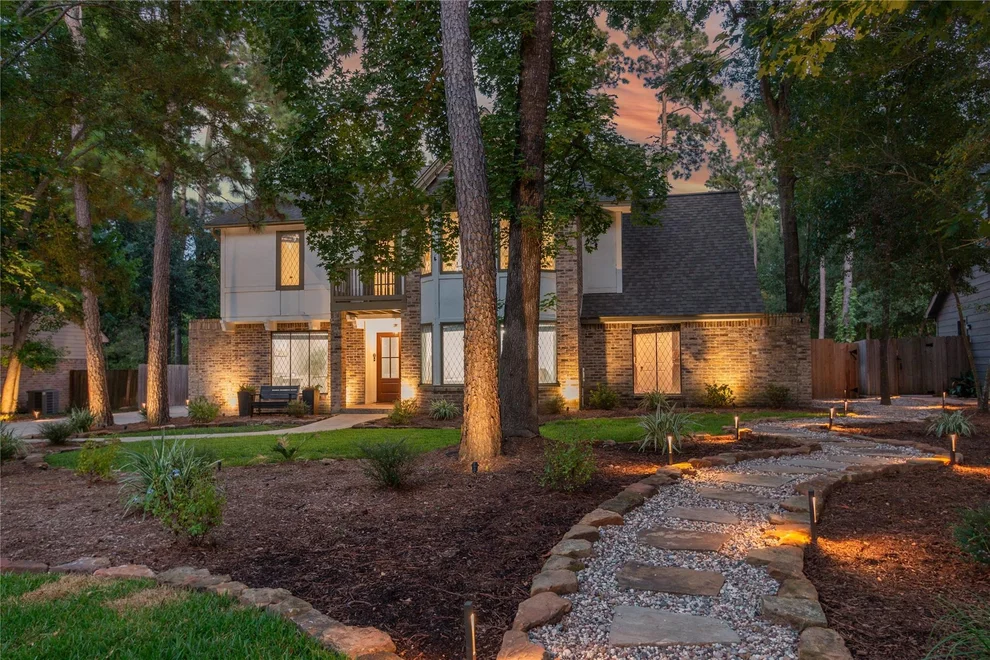 Unit for sale at 5 Thornhedge Court, The Woodlands, TX 77381