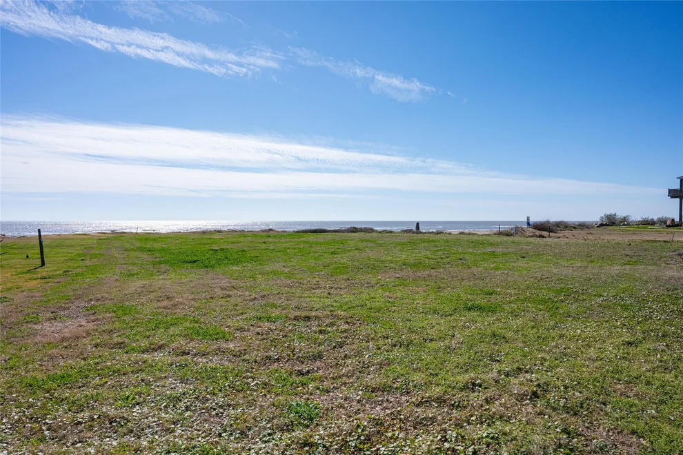 Unit for sale at 975 Marjorie, Gilchrist, TX 77617