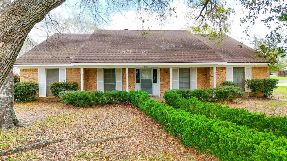 Unit for sale at 307 S Market Street, Louise, TX 77455