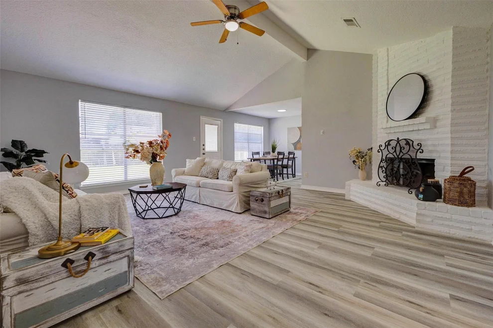 Unit for sale at 7006 Pickett Drive, Richmond, TX 77469