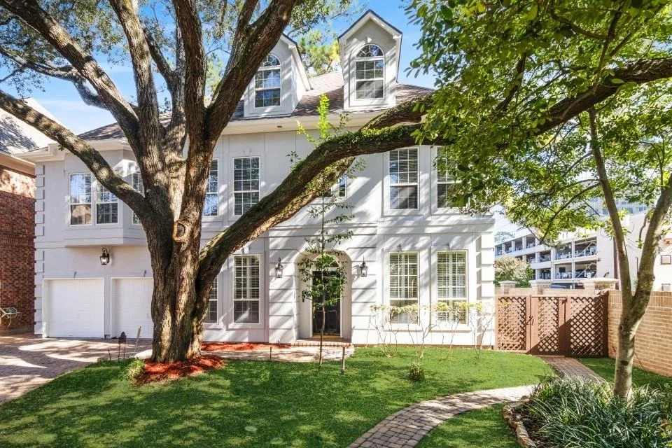Unit for sale at 14 Pinewold Court, Houston, TX 77056