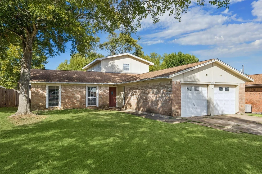 Unit for sale at 2402 21st Avenue N, Texas City, TX 77590