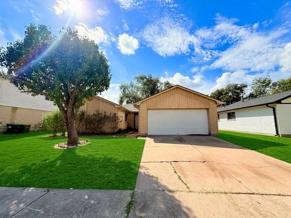 Unit for sale at 1118 W Belgravia Drive, Pearland, TX 77584