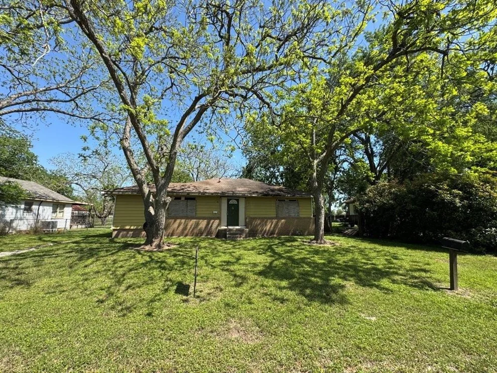 Unit for sale at 408 Speed Street, Wharton, TX 77488