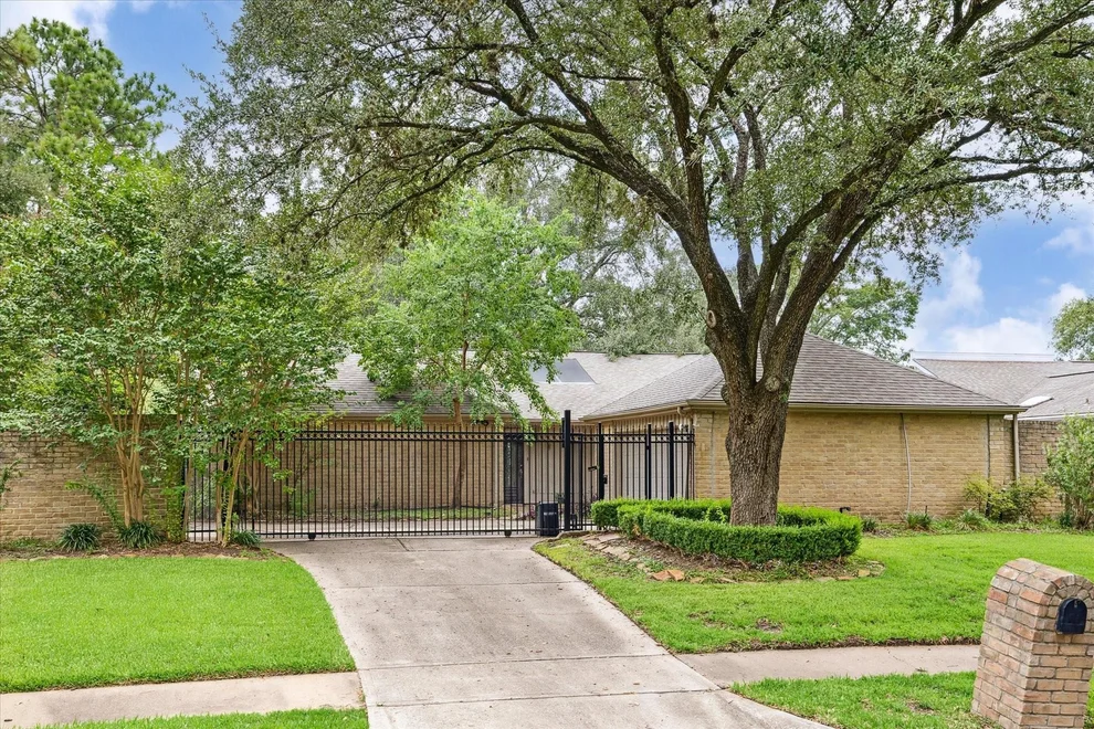 Unit for sale at 1706 Cherry Bend Drive, Houston, TX 77077
