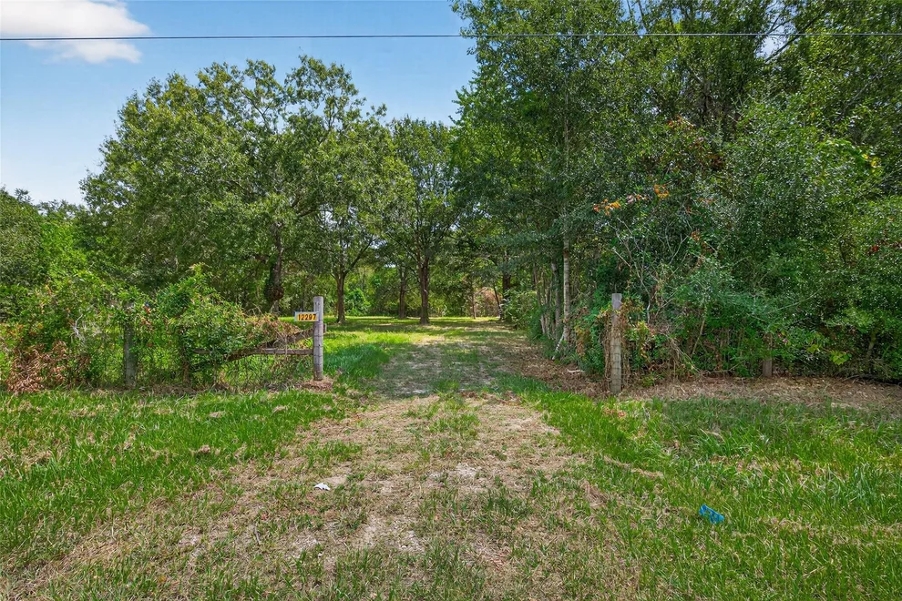 Unit for sale at 12297 Rebel Road, Cleveland, TX 77327