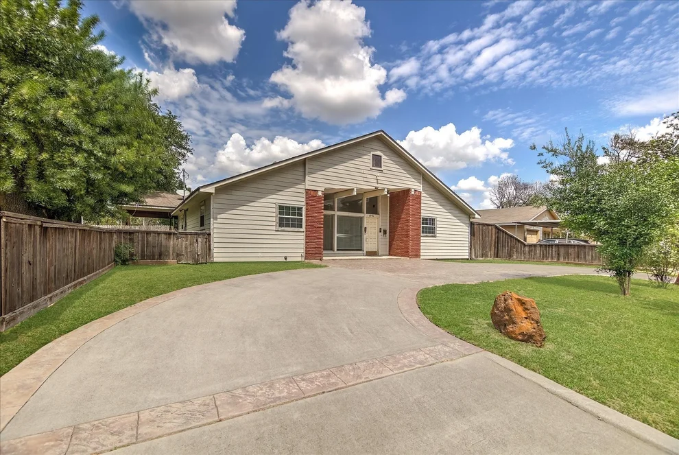Unit for sale at 6946 Cole Creek Drive, Houston, TX 77092