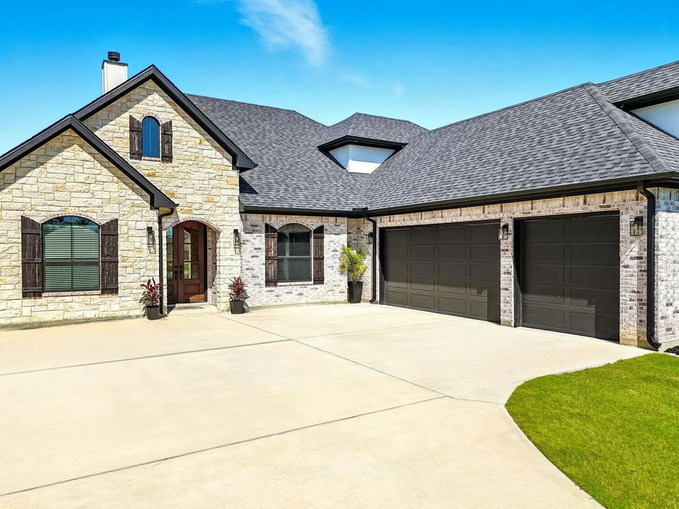 Unit for sale at 113 Grandview Boulevard, Montgomery, TX 77356
