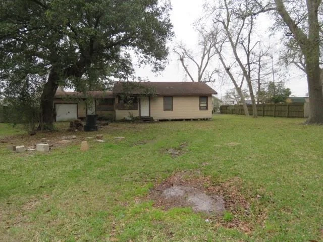 Unit for sale at 807 S 12th Street, Nederland, TX 77627