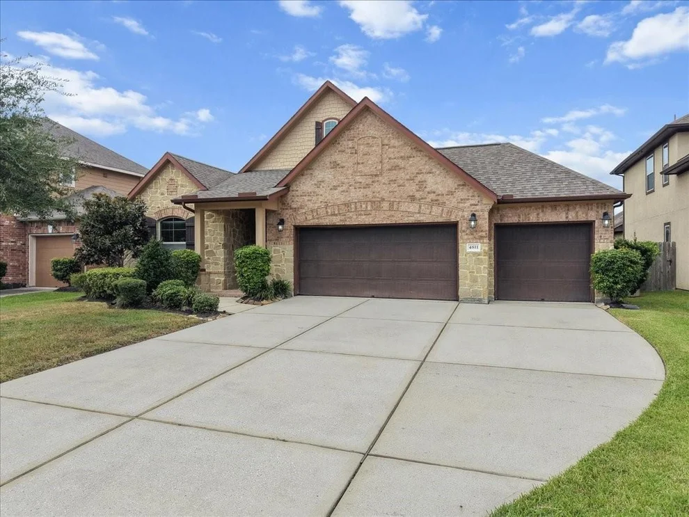 Unit for sale at 4811 Terrassa Lane, League City, TX 77573