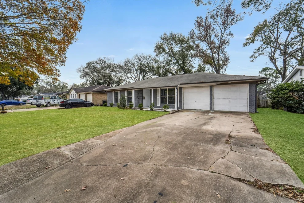 Unit for sale at 6015 W Airport Boulevard, Houston, TX 77035
