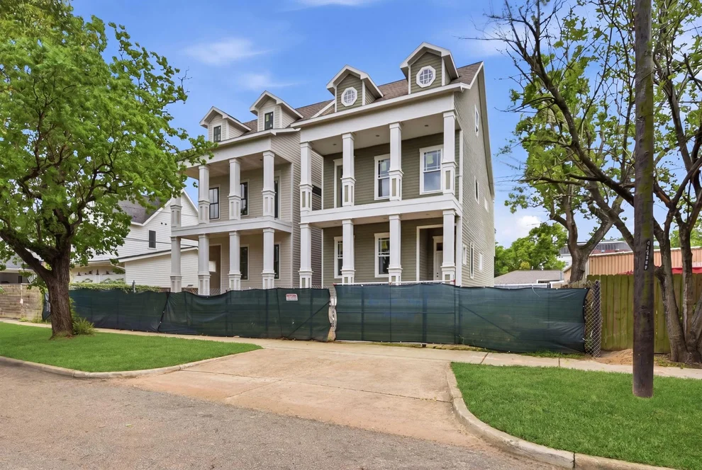 Unit for sale at 312 W 9th St, Houston, TX 77007