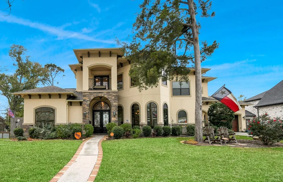 Unit for sale at 1611 Lynnview Drive, Houston, TX 77055