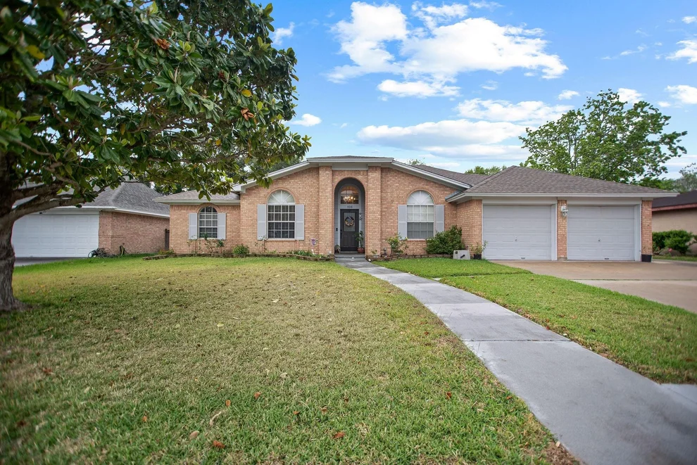 Unit for sale at 106 La Salle Boulevard, Port Lavaca, TX 77979