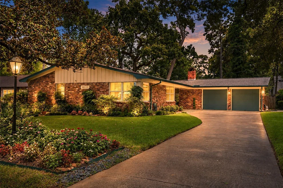 Unit for sale at 10127 Hazelhurst Drive, Houston, TX 77043