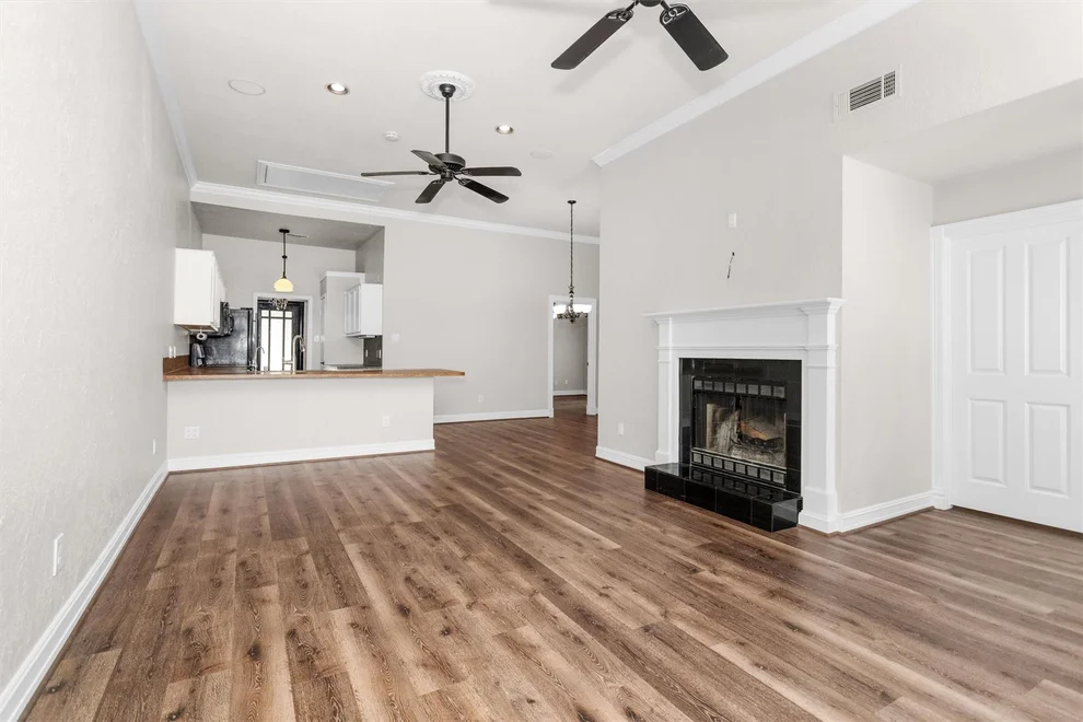Unit for sale at 9 April Village, Montgomery, TX 77356