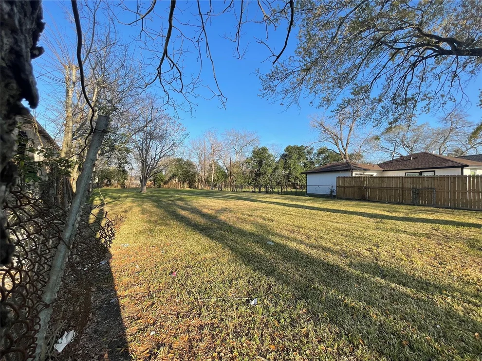 Unit for sale at 6401 Kassarine Pass, Houston, TX 77033