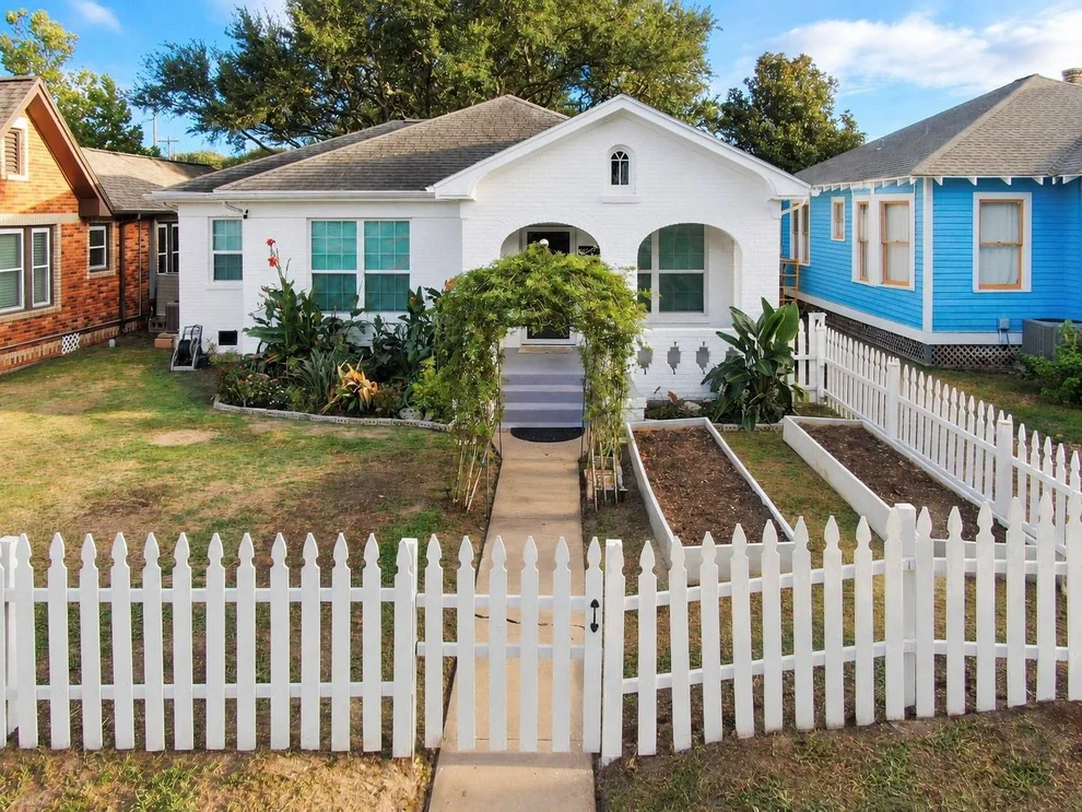 Unit for sale at 4705 Woodrow Avenue, Galveston, TX 77551