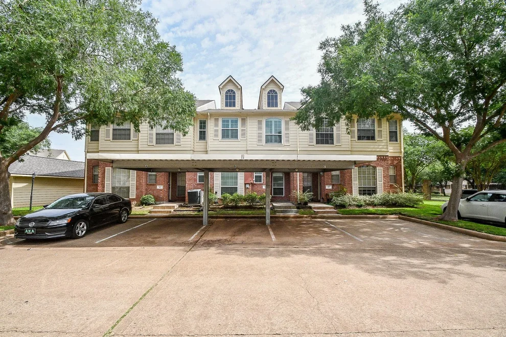 Unit for sale at 2710 Grants Lake Boulevard, Sugar Land, TX 77479